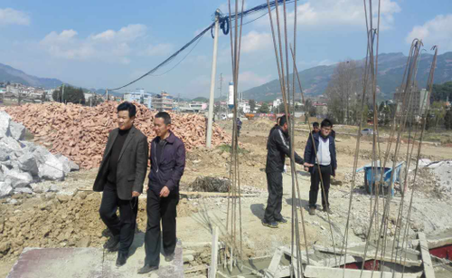 县政府领导到撒营盘镇尚德集中安置点检查指导易地扶贫搬迁工作215