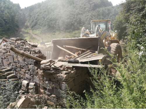 马鹿塘乡简报44期马鹿塘乡：一天内群众自愿拆除42宗临违建筑8月28日374