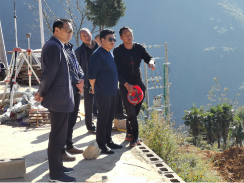 县委书记焦林同志一行深入乌蒙乡开展地质灾害搬迁调研208