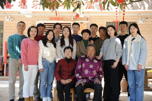 代琼兰全家福