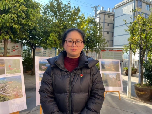 南街社区党委副书记、托管班班主任 王建玲