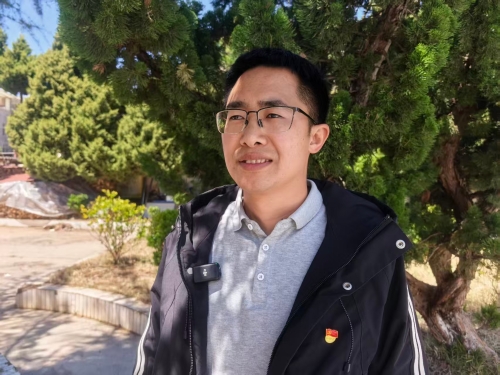 皎平渡镇副镇长邱学华