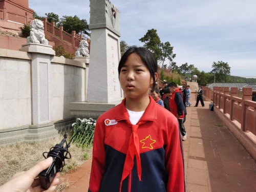 九龙镇希望小学学生 杨远帆